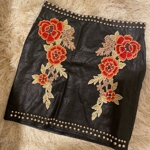 Black Leather w/ floral appliqué and studs skirt, Romeo + Juliet Couture, Size S